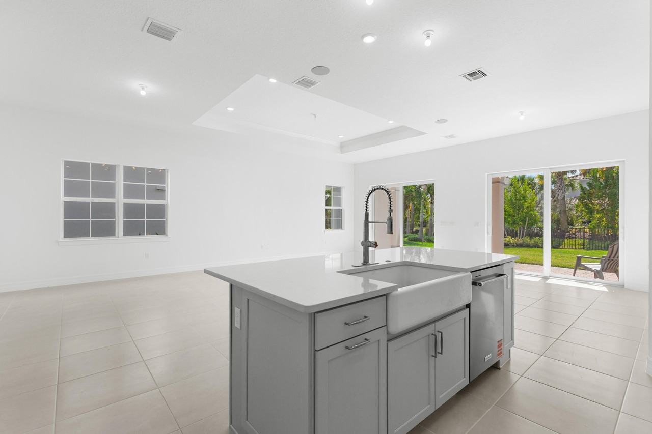 10717 Northbrook Cir - Photo 4 of 23