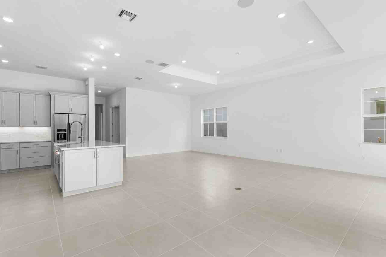 10717 Northbrook Cir - Photo 6 of 23