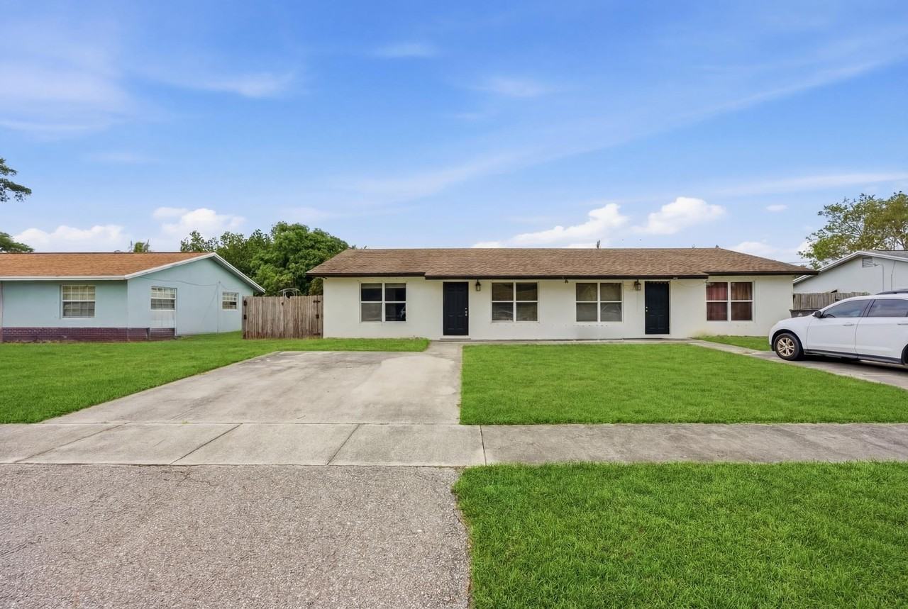 3847 Roan Ct E - Photo 3 of 28