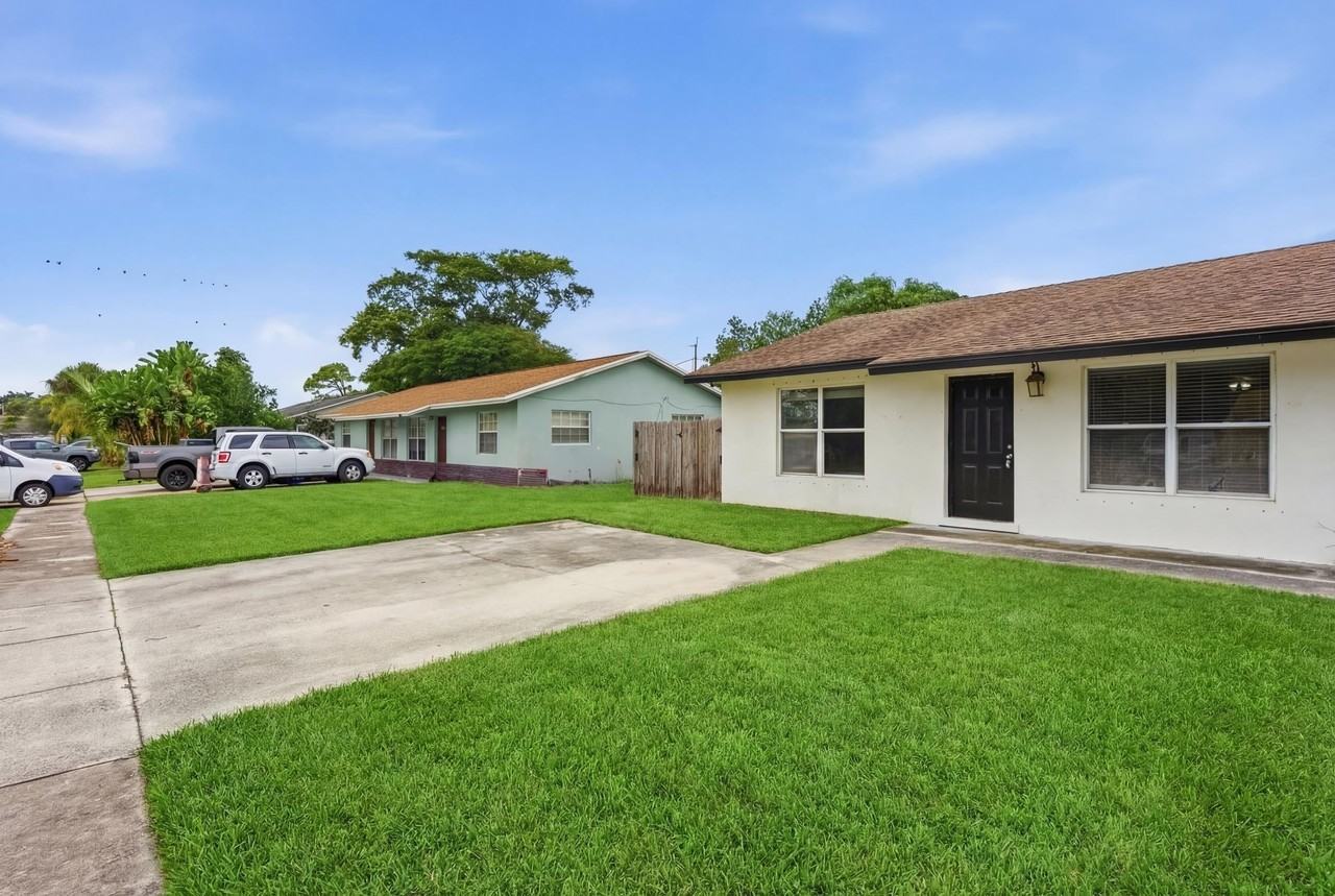 3847 Roan Ct E - Photo 4 of 28