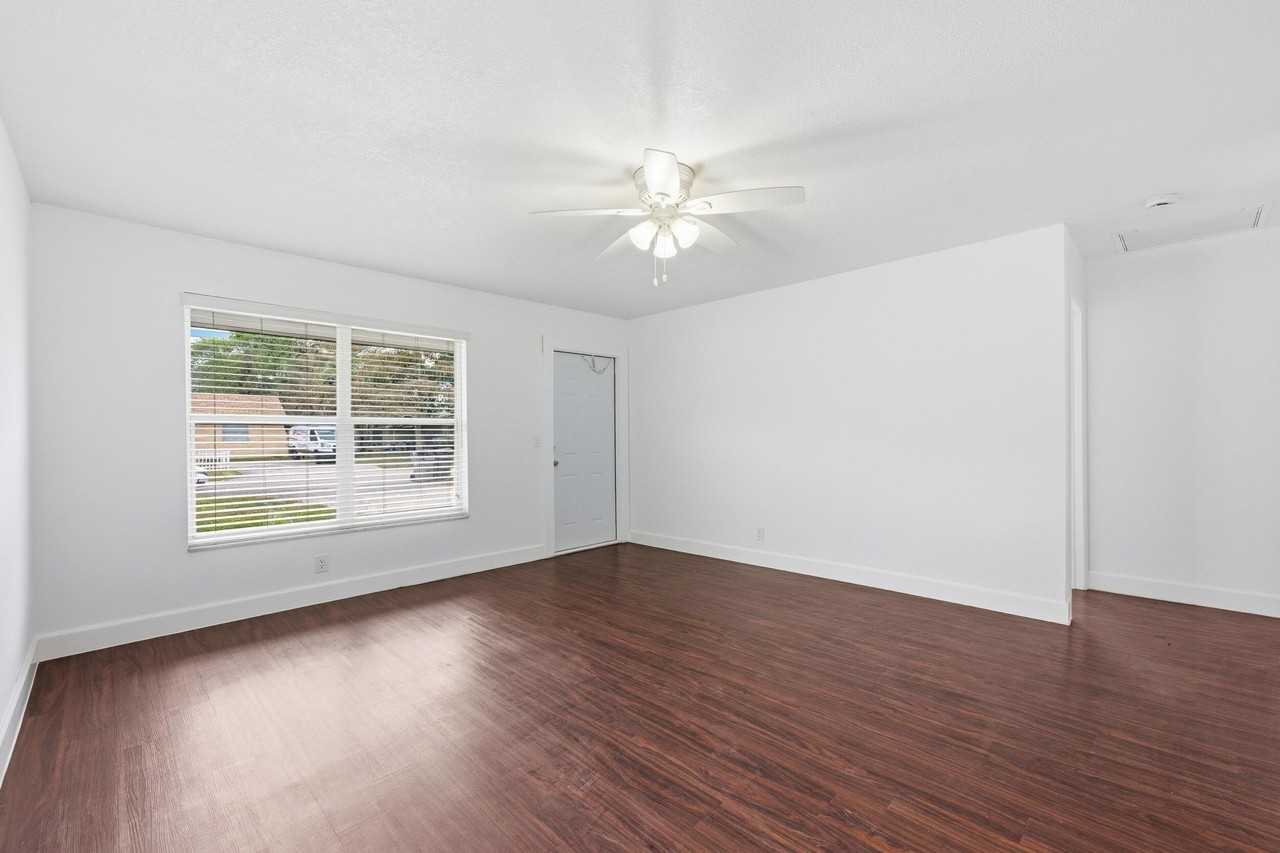 3847 Roan Ct E - Photo 7 of 28