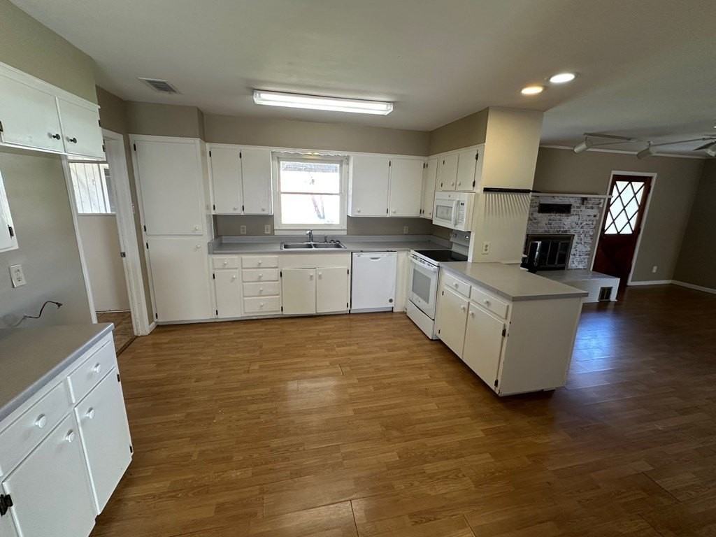 2708 Harvard Ave - Photo 5 of 17