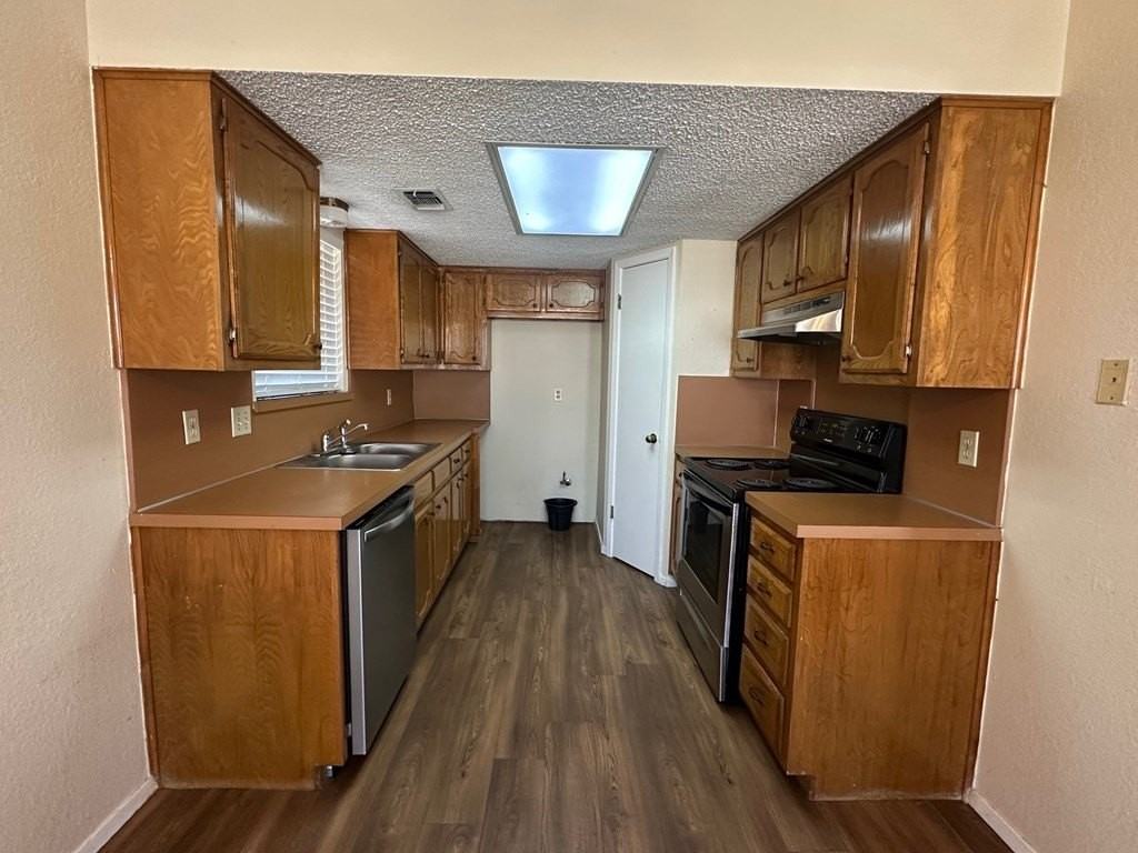 1710 Parkview Dr - Photo 5 of 16