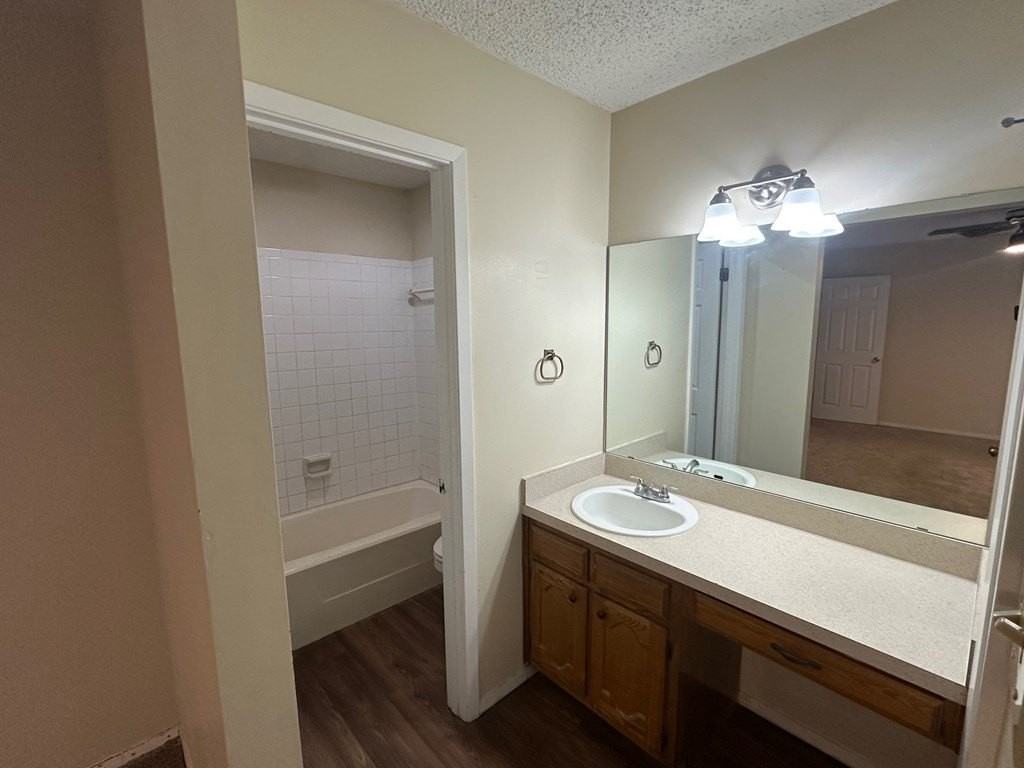 1710 Parkview Dr - Photo 7 of 16