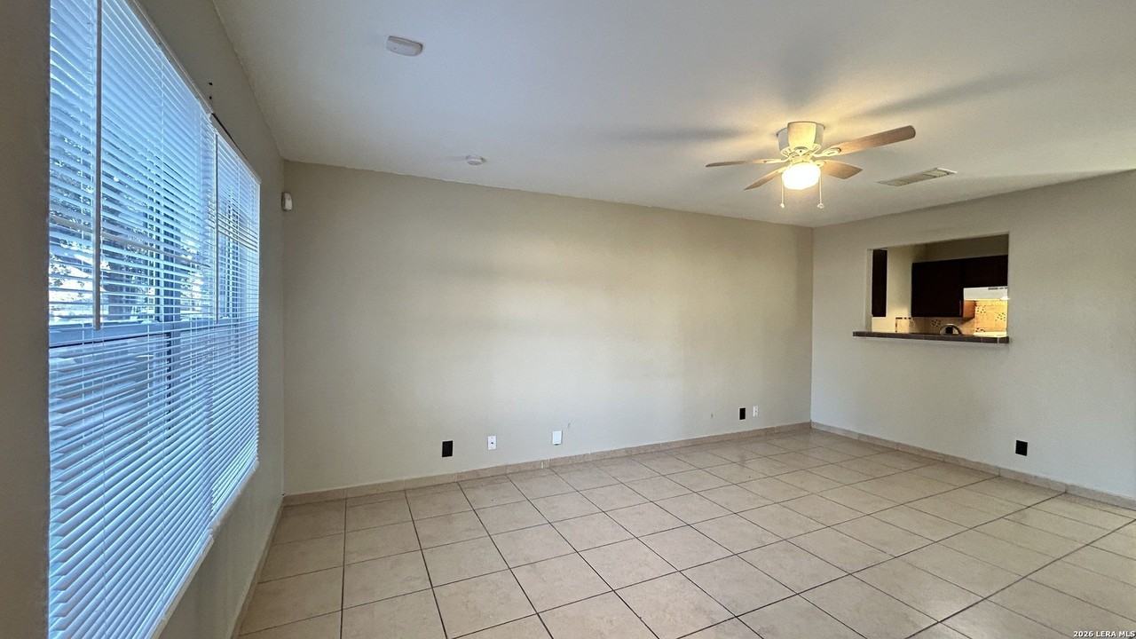 3527 Candlehead Ln - Photo 4 of 35