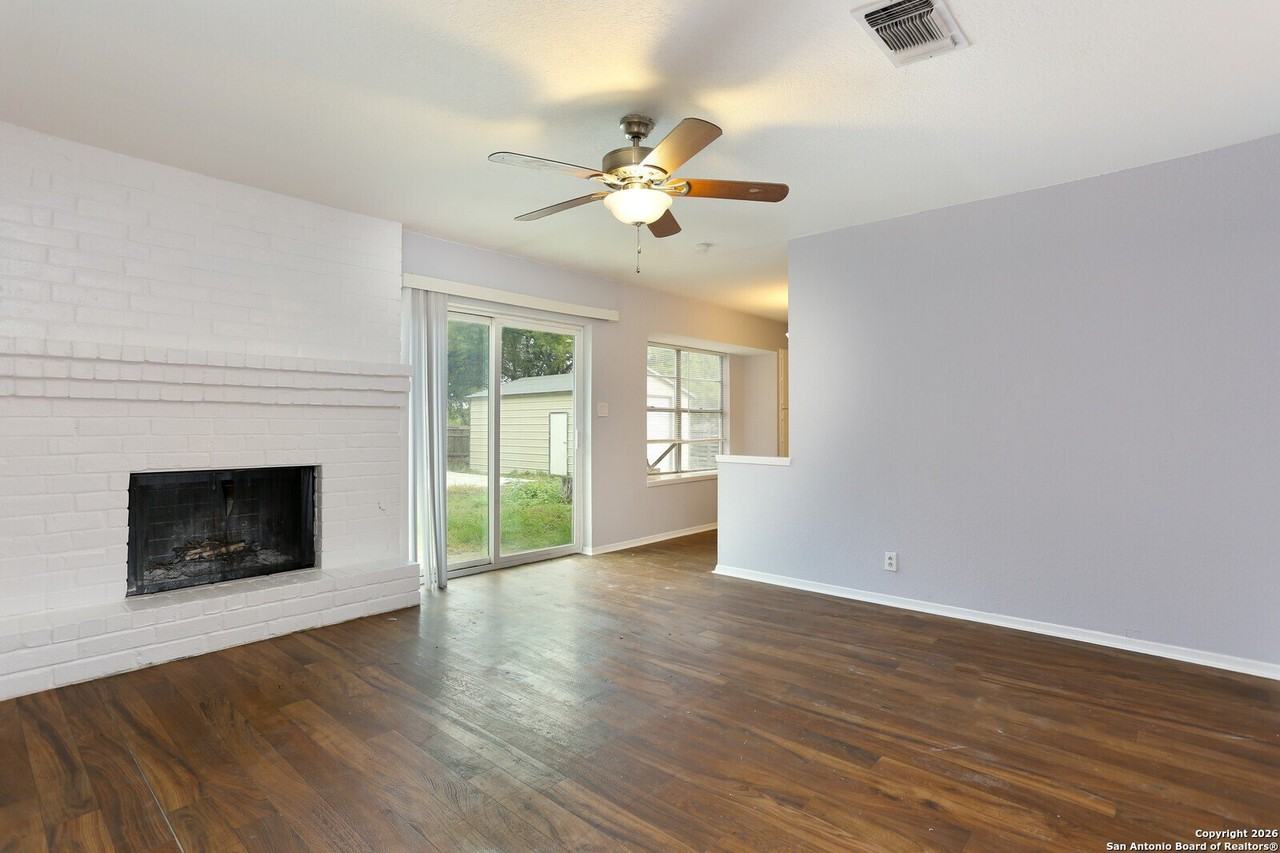 13419 Lacewood St - Photo 2 of 14