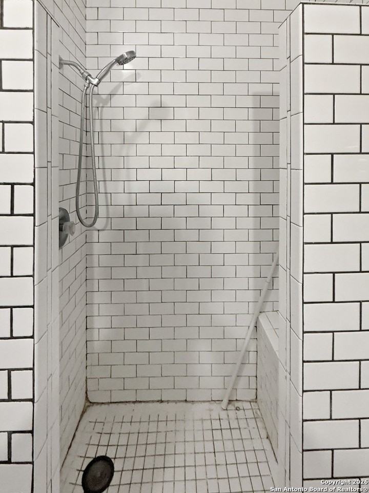 727 W Gramercy Pl - Photo 3 of 25