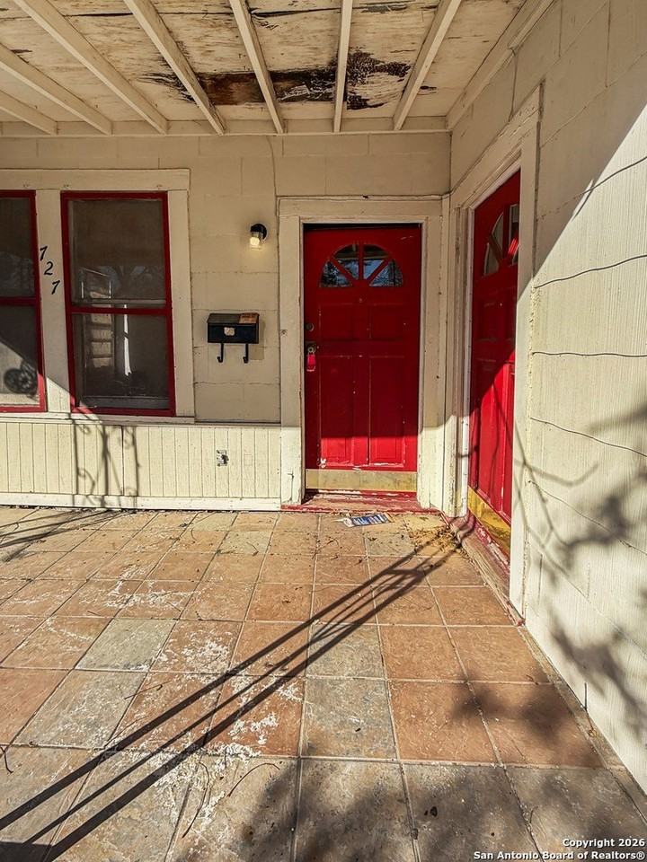 727 W Gramercy Pl - Photo 6 of 25