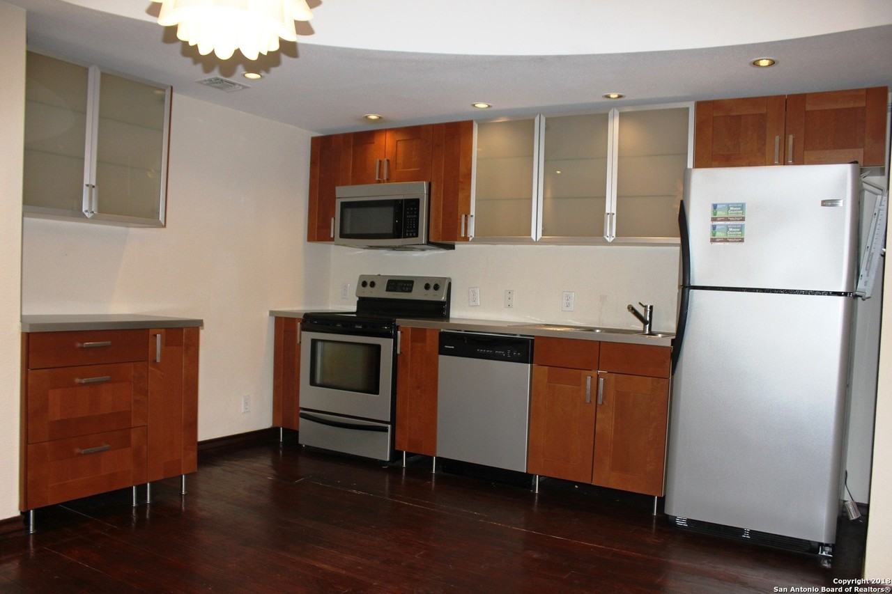 810 E Ashby Pl Apt 3 #3 - Photo 2 of 25