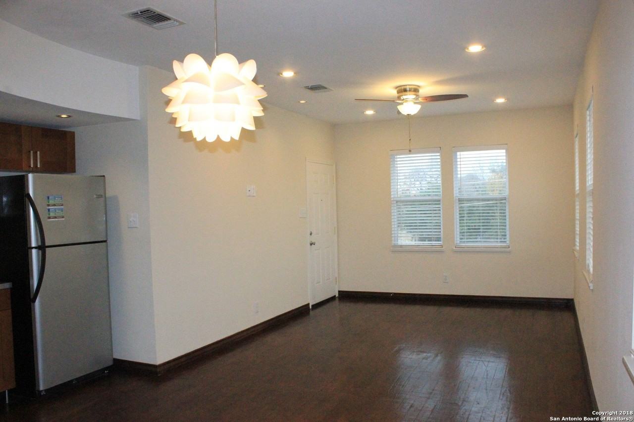 810 E Ashby Pl Apt 3 #3 - Photo 3 of 25