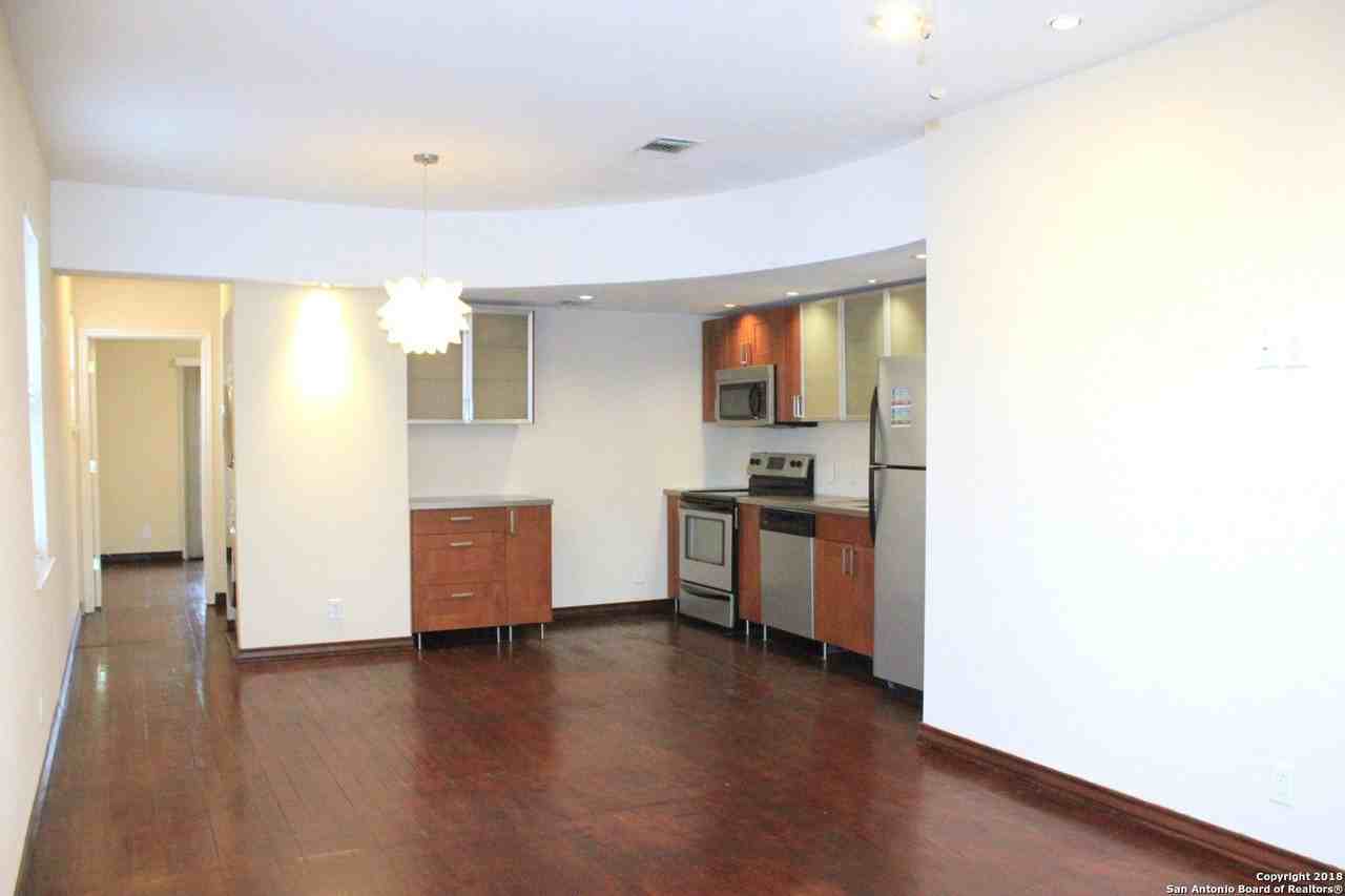 810 E Ashby Pl Apt 3 #3 - Photo 5 of 25