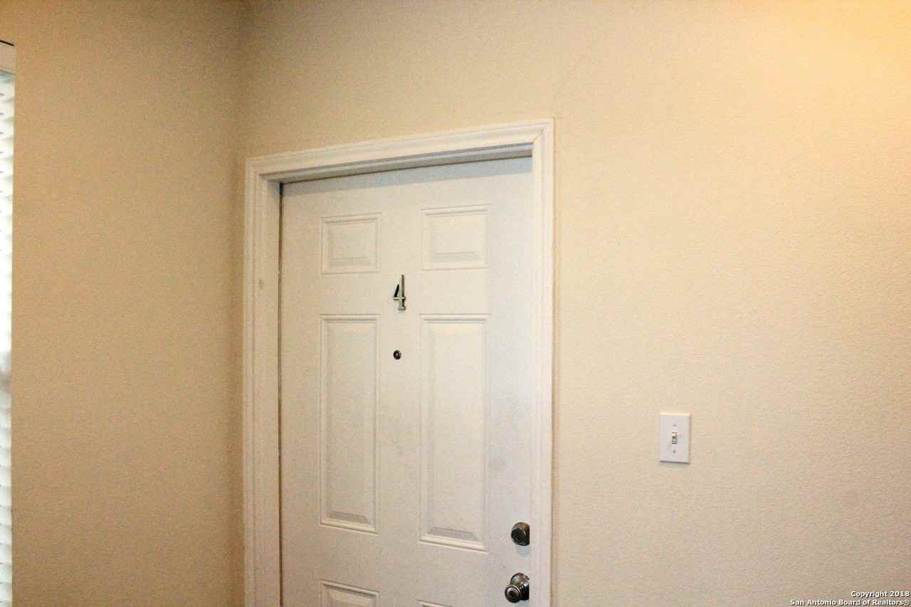 810 E Ashby Pl Apt 3 #3 - Photo 6 of 25