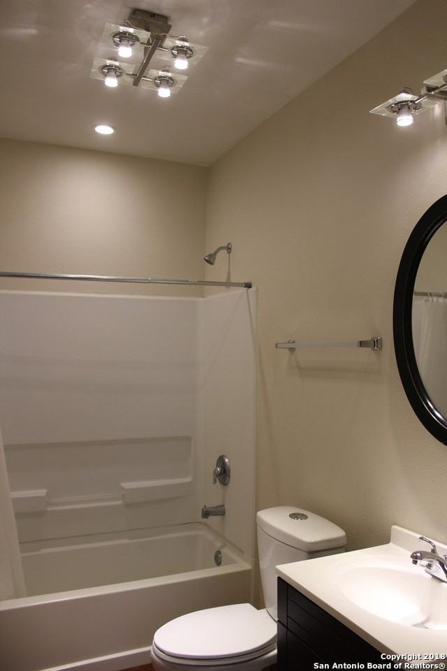 810 E Ashby Pl Apt 3 #3 - Photo 7 of 25