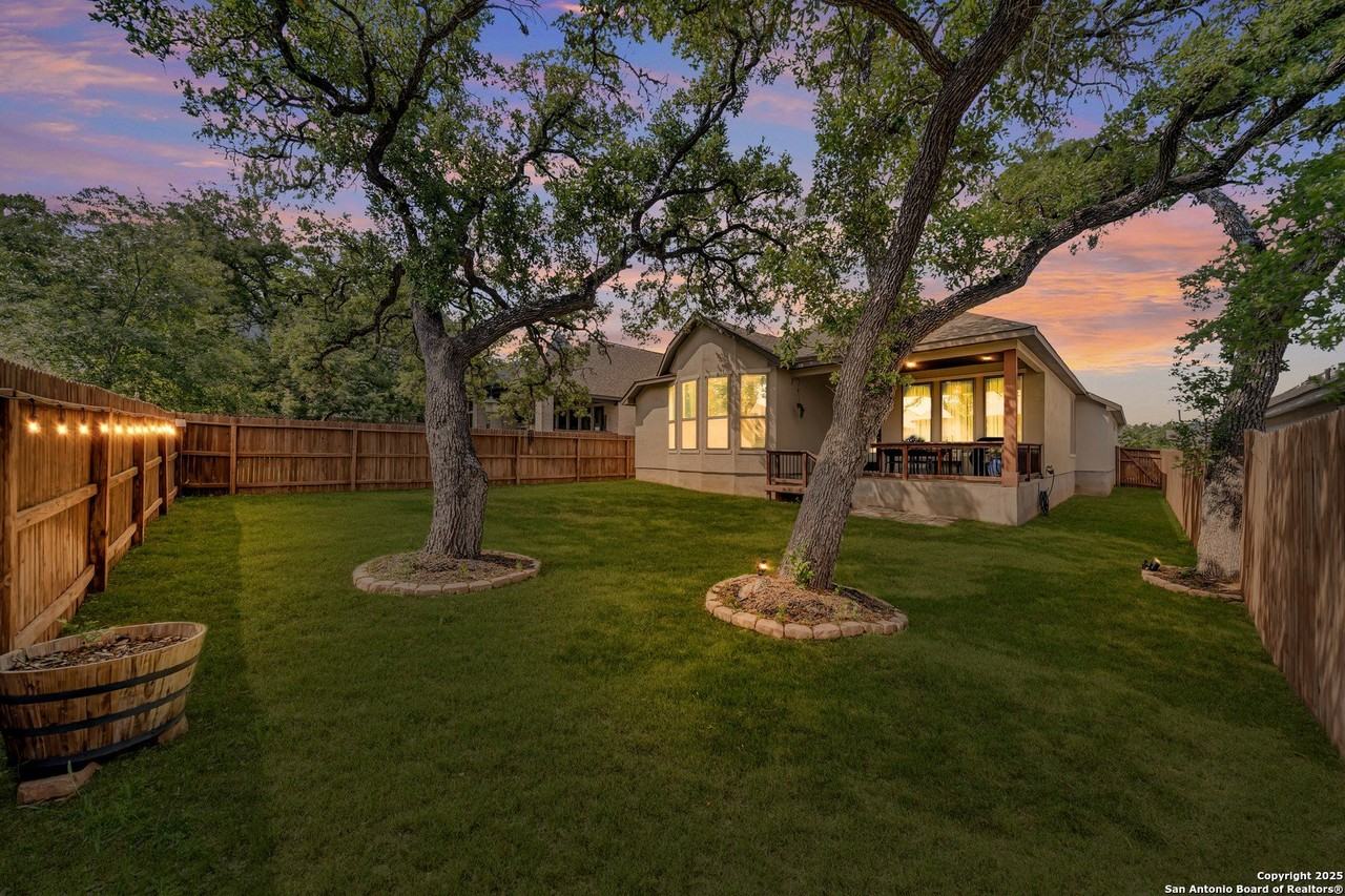 1057 Cadogan Squire - Photo 3 of 24