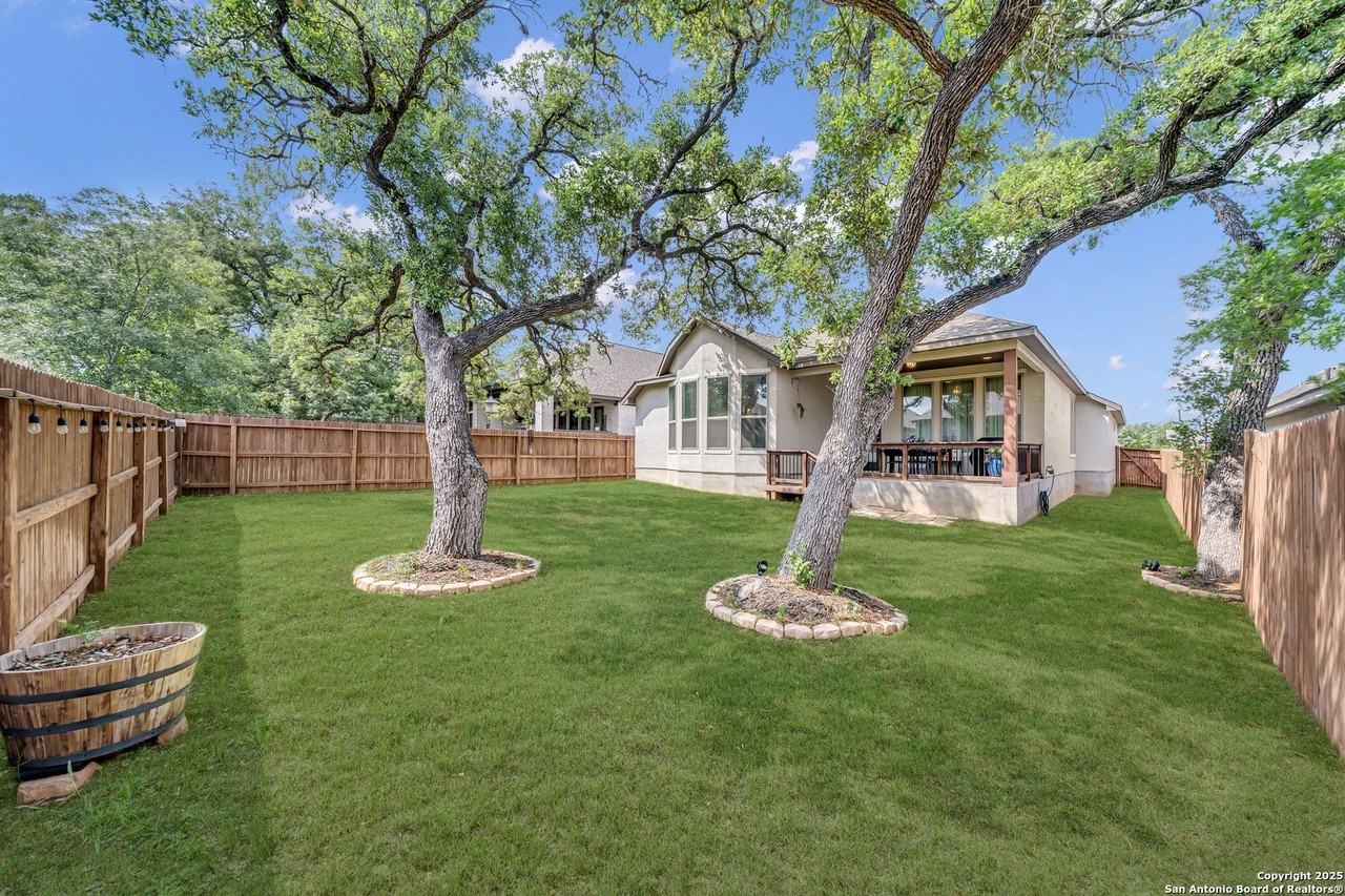 1057 Cadogan Squire - Photo 4 of 24