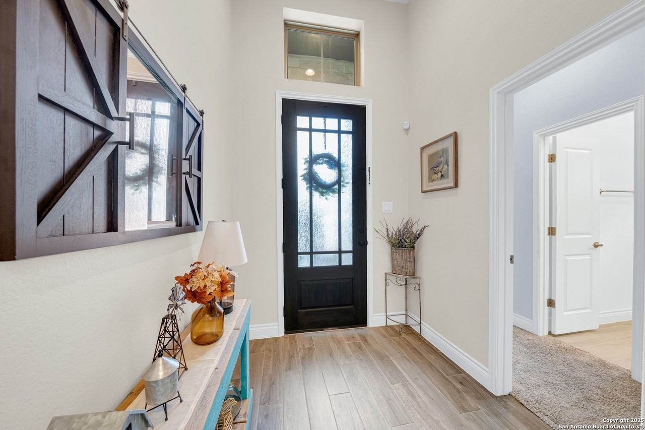 1057 Cadogan Squire - Photo 6 of 24