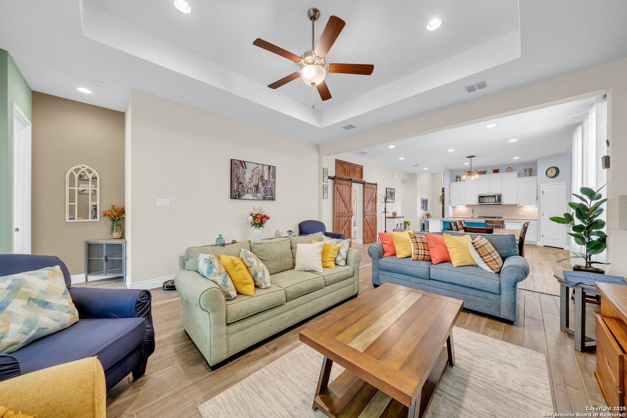 1057 Cadogan Squire - Photo 7 of 24