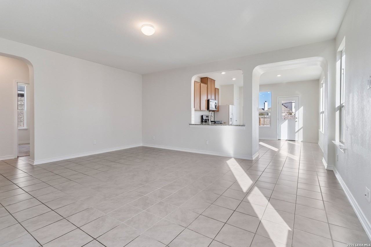 29960 Versace - Photo 4 of 30