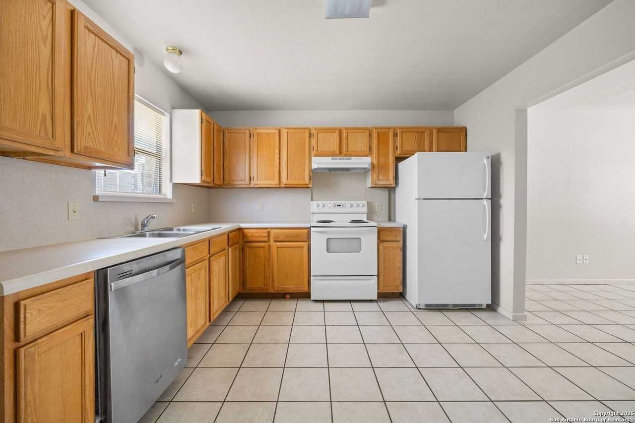 1118 W Goodwin St Unit C #C - Photo 3 of 13