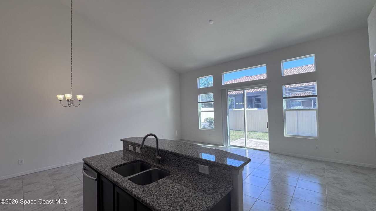 759 Simeon Dr - Photo 5 of 34