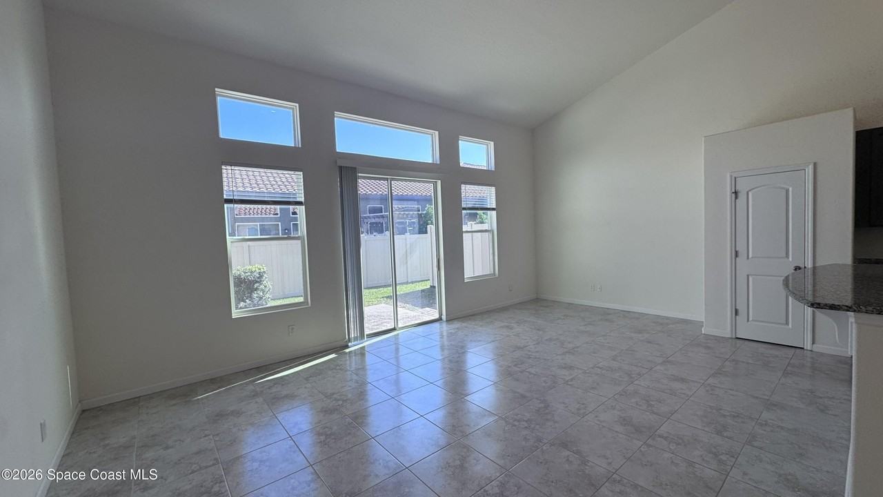 759 Simeon Dr - Photo 6 of 34