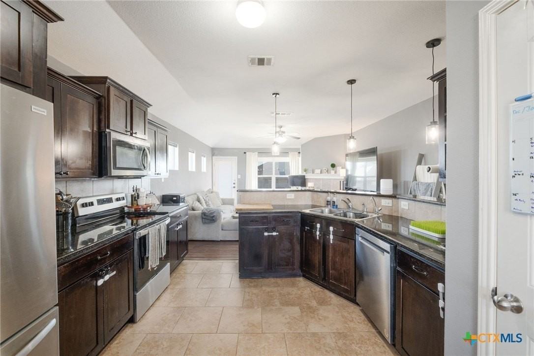 2608 Camp Cooper Dr - Photo 5 of 15