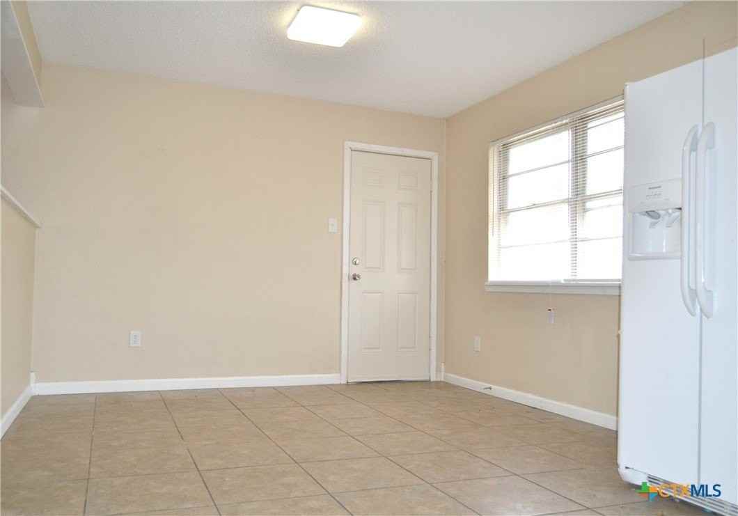 1501 Bluffdale St - Photo 5 of 13