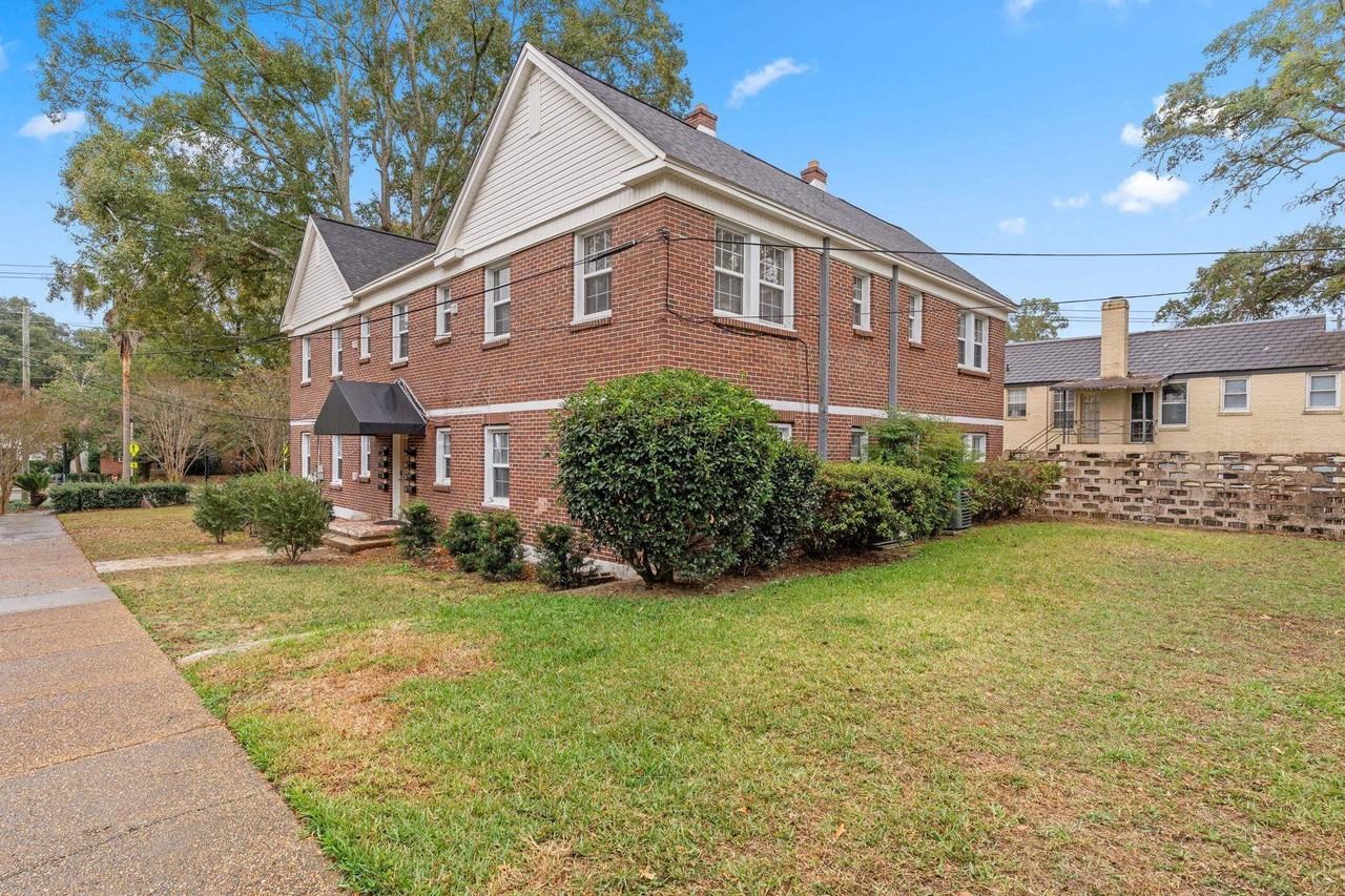 557 Beverly Ct Apt 1 #1 - Photo 3 of 22