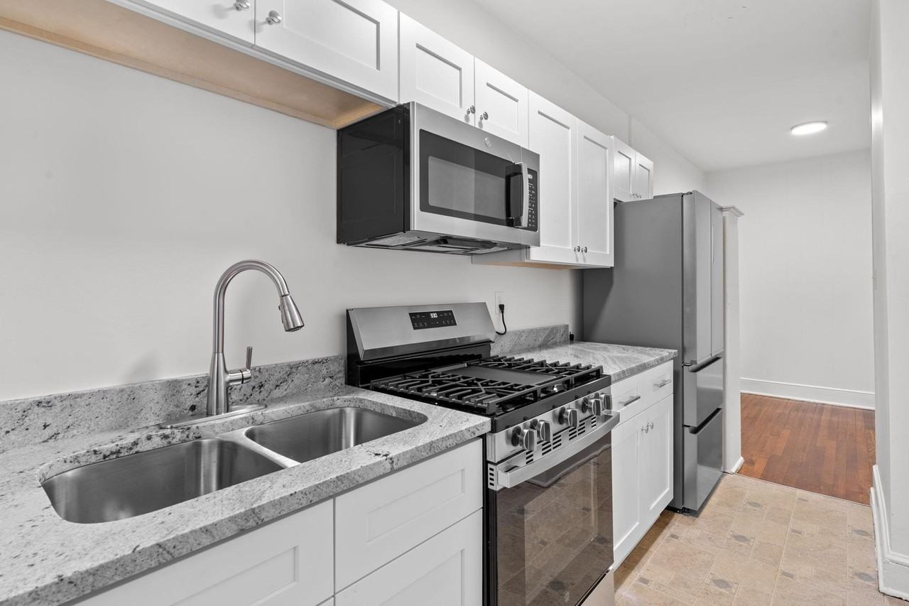 557 Beverly Ct Apt 1 #1 - Photo 5 of 22