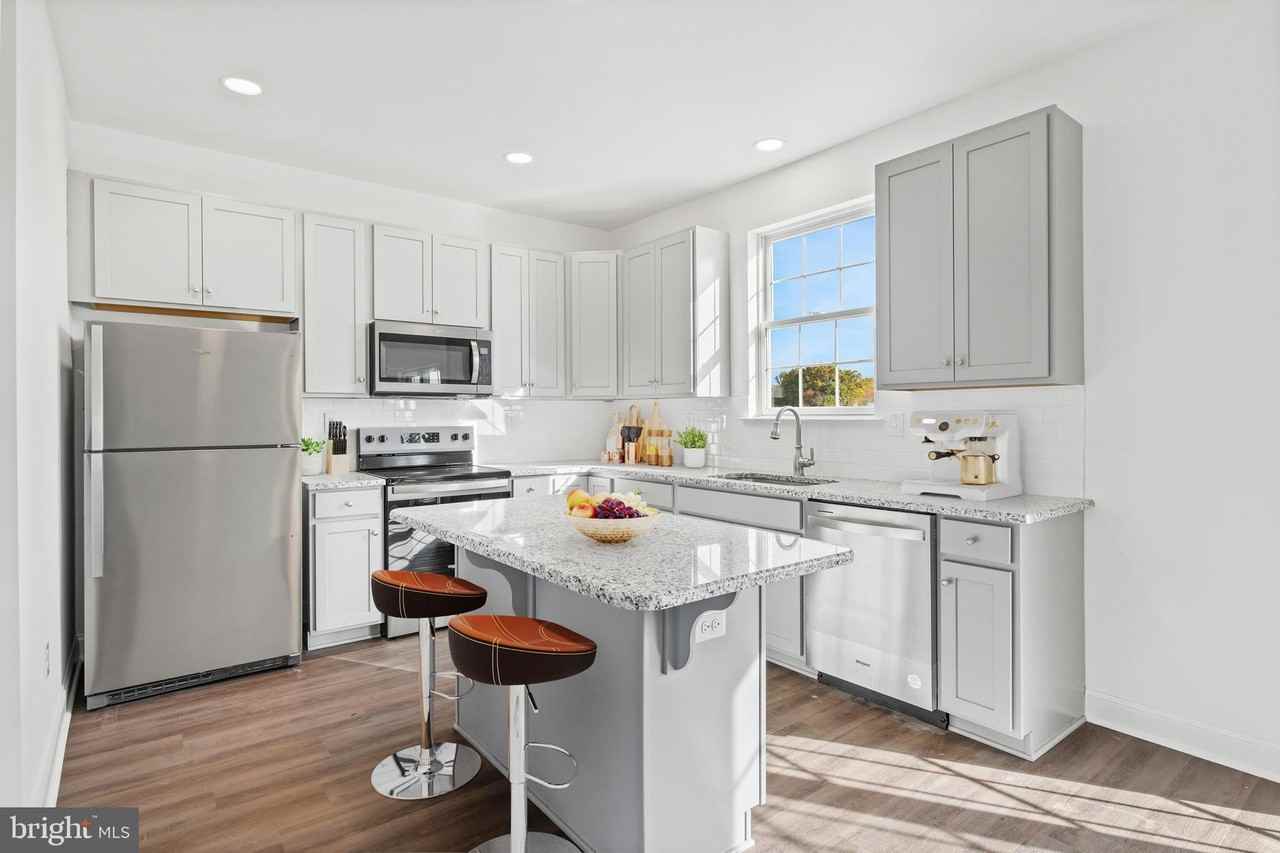 840 Mapleton Ave Unit 204 #204 - Photo 4 of 25