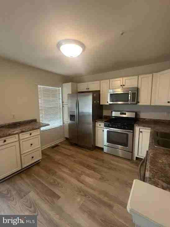 225 Foxmanor Ln - Photo 4 of 19