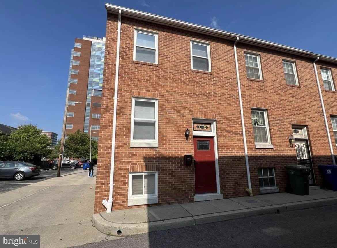 402 N Chapel St - Photo 2 of 18