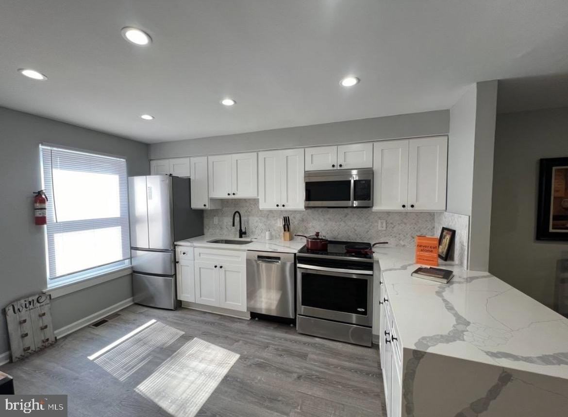 402 N Chapel St - Photo 3 of 18