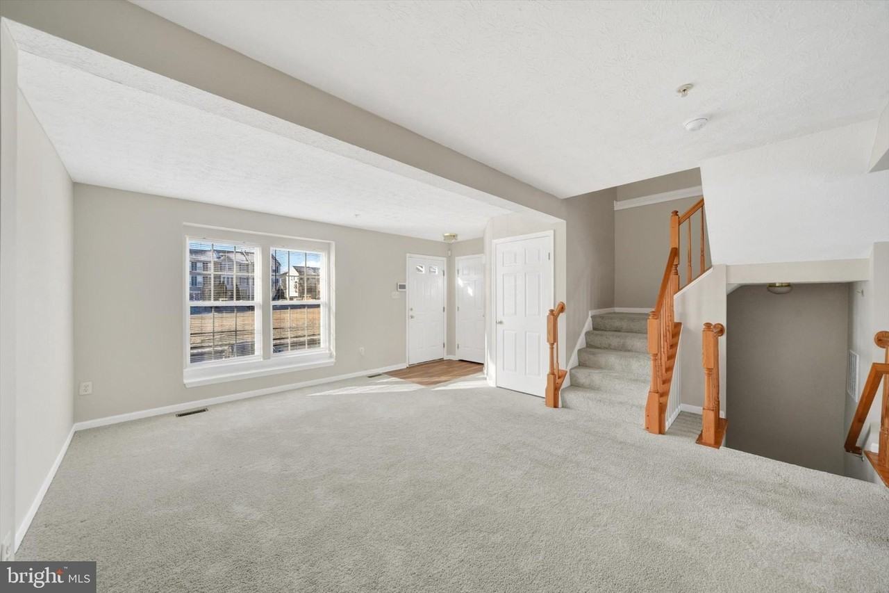 5032 Finsbury Rd - Photo 3 of 36