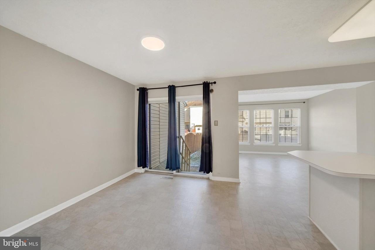 5032 Finsbury Rd - Photo 5 of 36