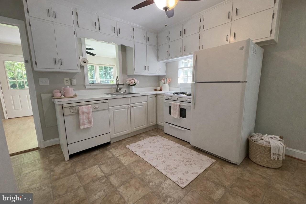 5817 Kingswood Rd - Photo 4 of 40