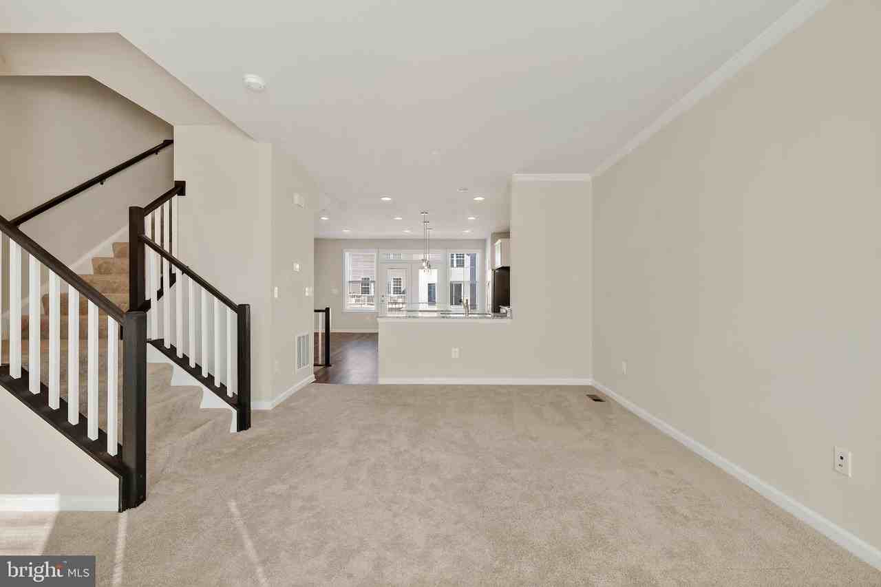 1023 Flester Ln - Photo 2 of 39