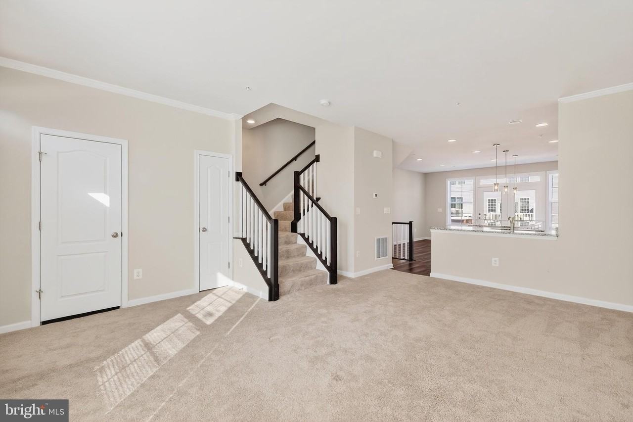 1023 Flester Ln - Photo 3 of 39