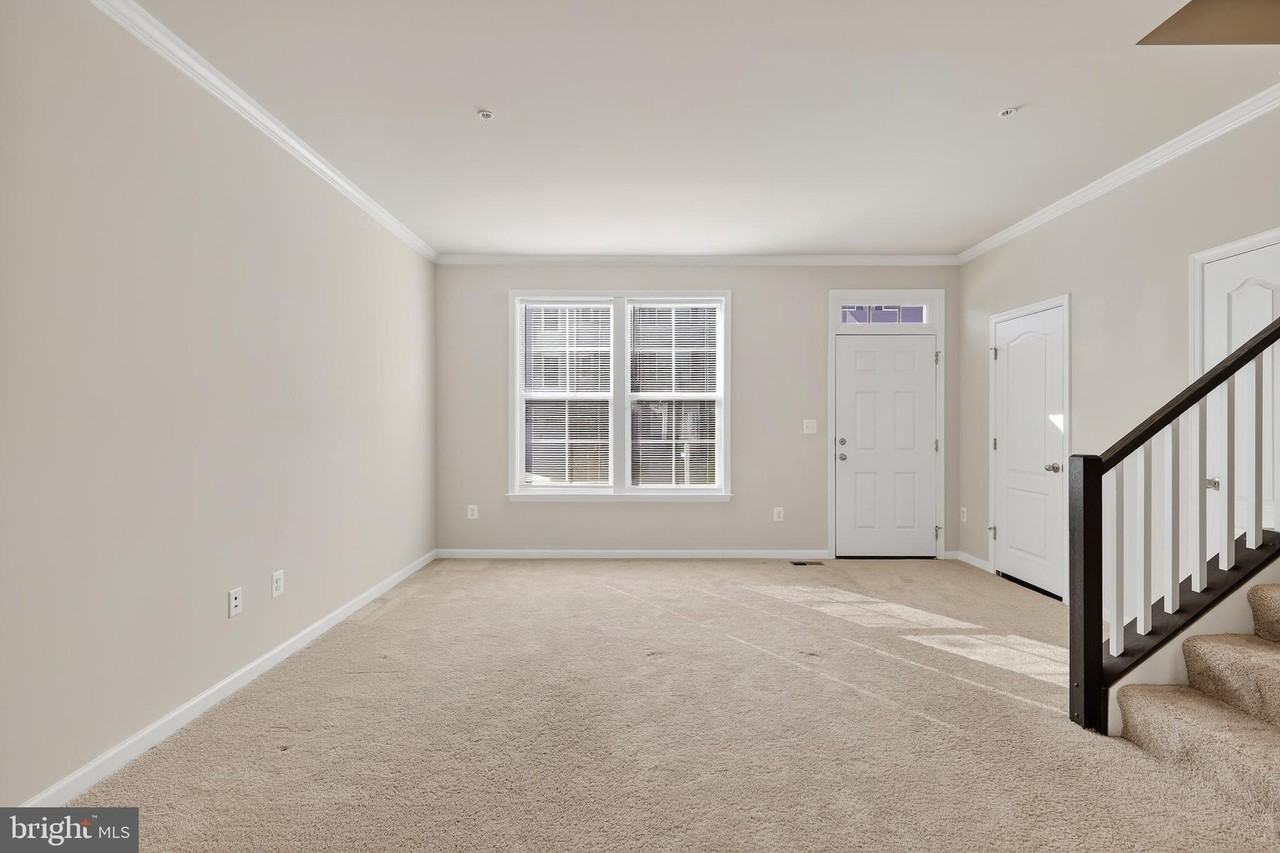 1023 Flester Ln - Photo 6 of 39