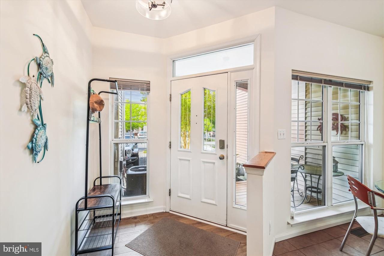 928 Yacht Club Dr - Photo 3 of 42