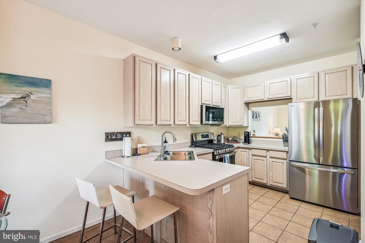 928 Yacht Club Dr - Photo 5 of 42