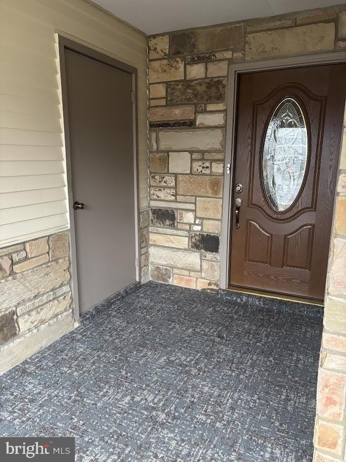 30 Chesterfield Ct - Photo 2 of 19