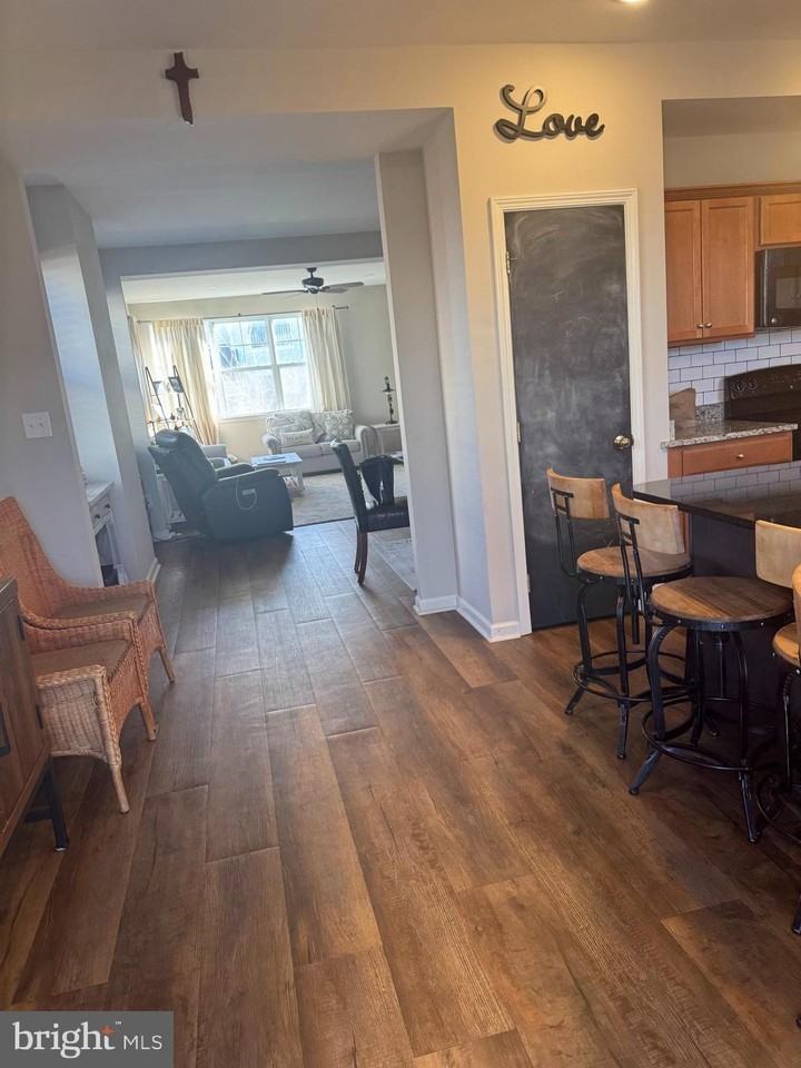 43 S Poplar St - Photo 3 of 16