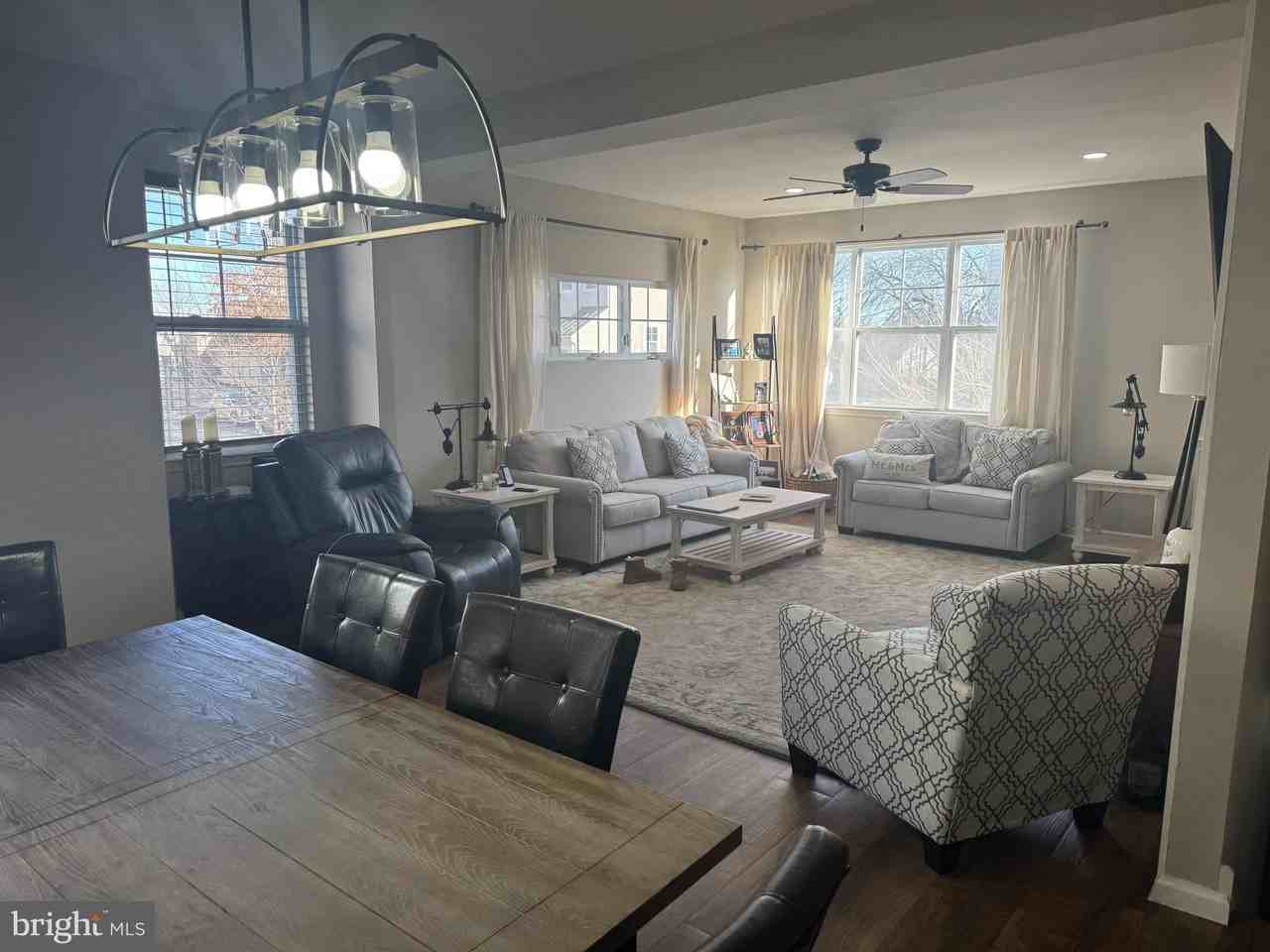 43 S Poplar St - Photo 5 of 16