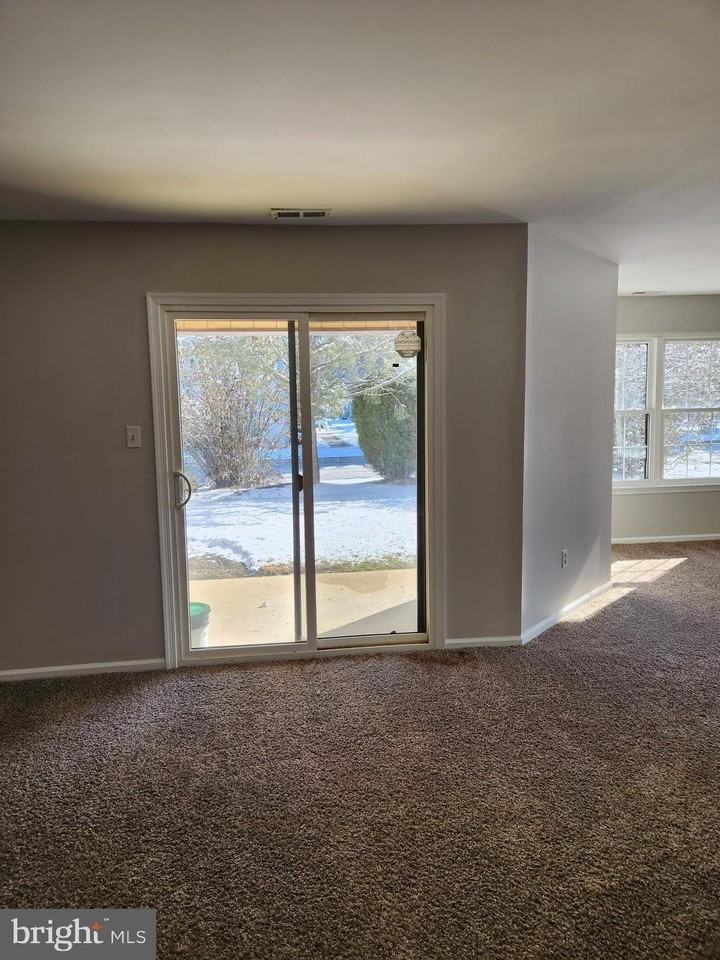 316 Georgia Ct - Photo 5 of 18