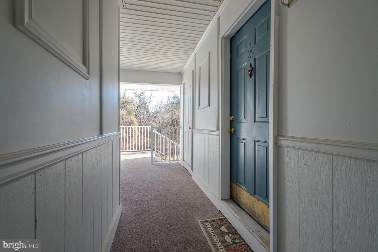 29 Amberly Ct - Photo 4 of 22