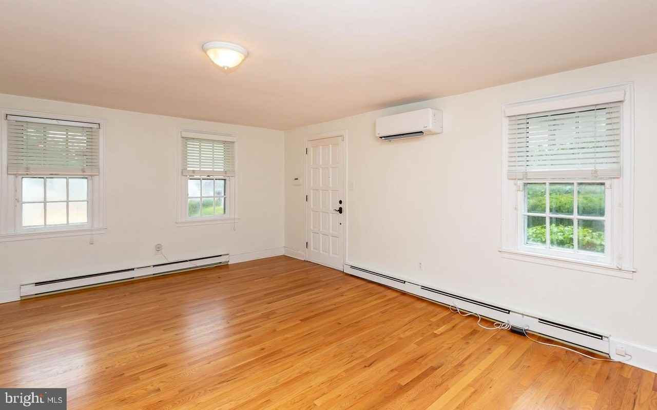 240 Henley Rd - Photo 6 of 29