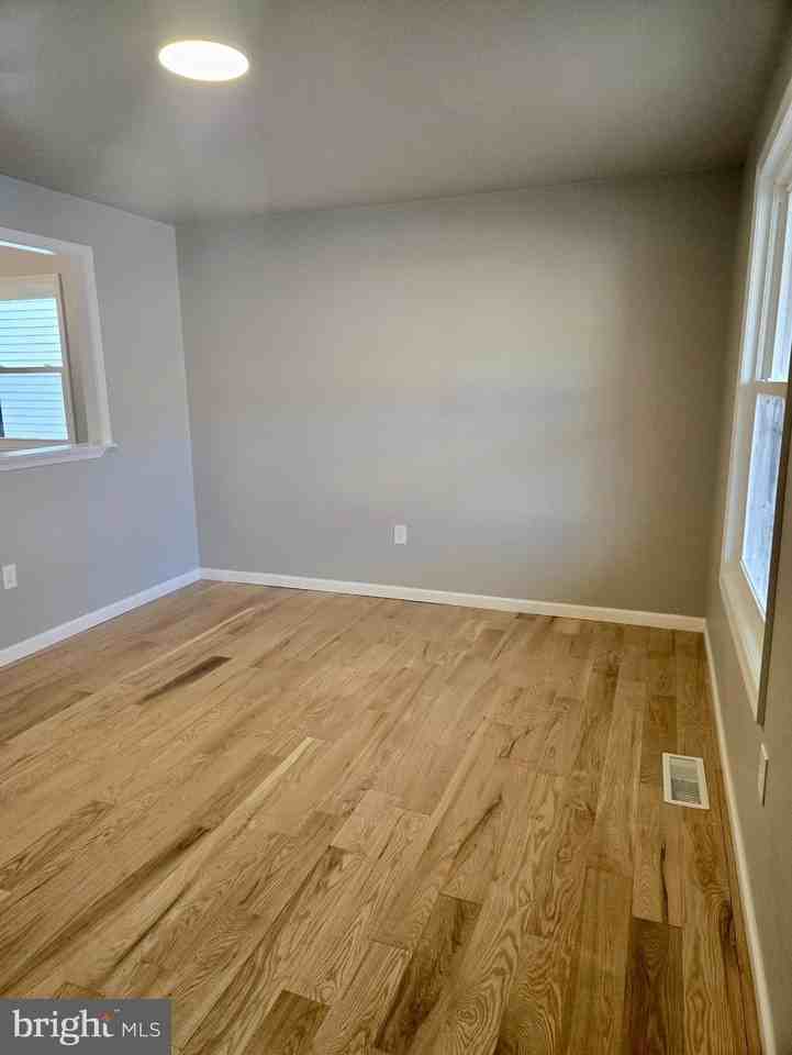 580 Walnut St - Photo 5 of 20