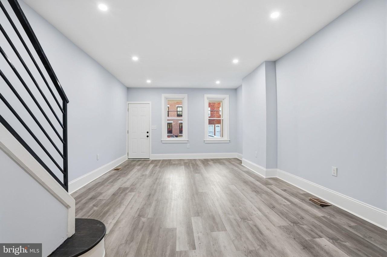 2037 E Cumberland St - Photo 5 of 21