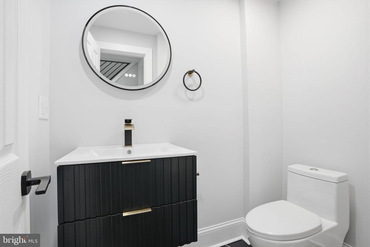 2037 E Cumberland St - Photo 6 of 21